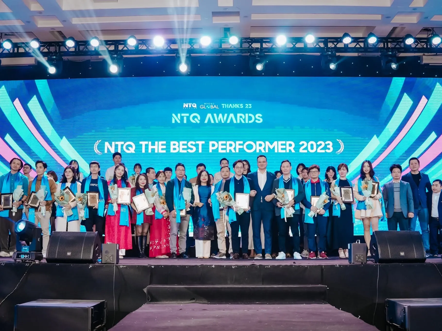 NTQ AWARDS 2023: NHỮNG CHIẾC CÚP DANH GIÁ ĐÃ ĐƯỢC TRAO TẶNG CHO NHỮNG CÁI TÊN XỨNG ĐÁNG