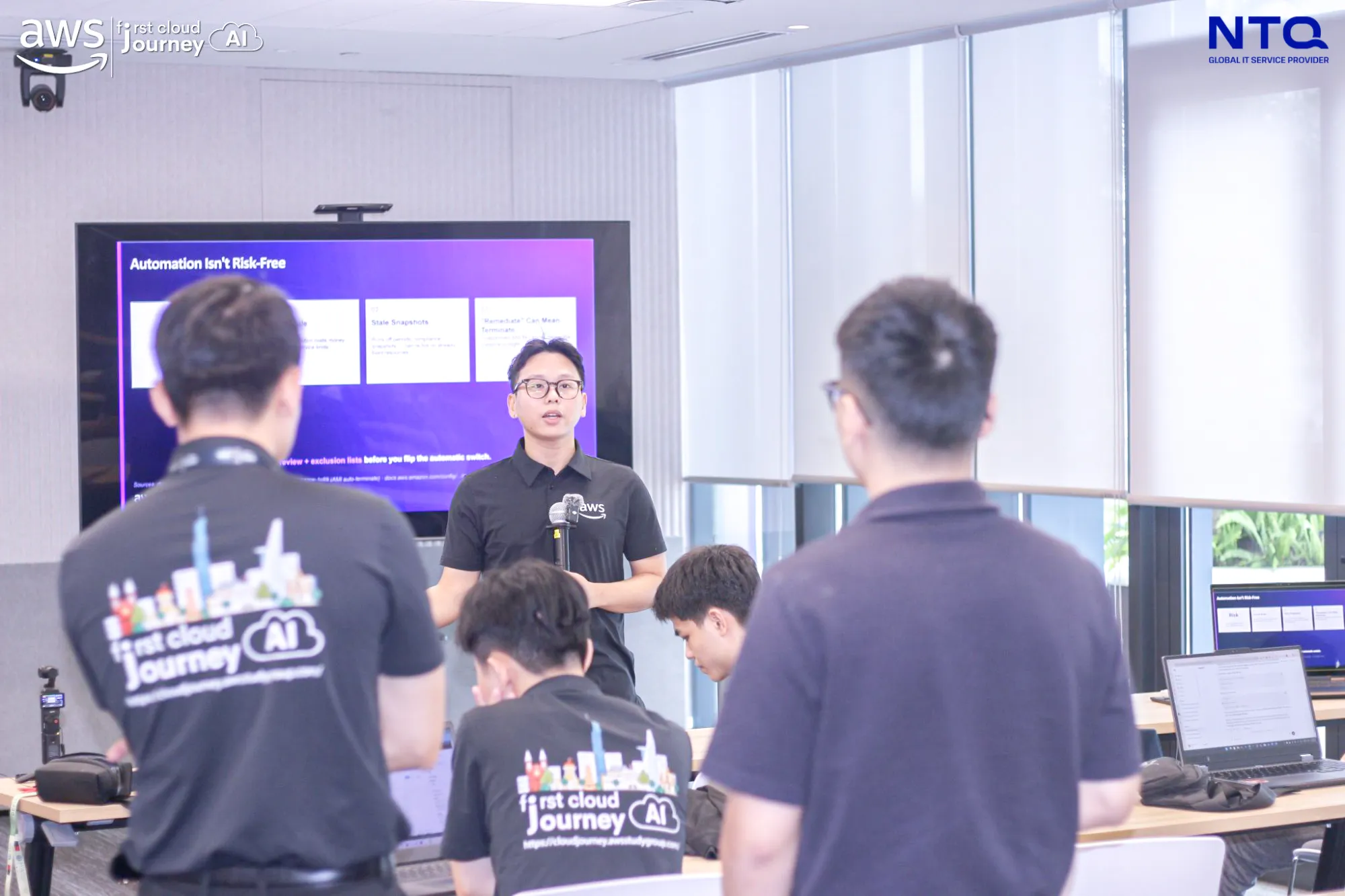 NTQ Lan Tỏa Tri Thức Công Nghệ Tại AWS Vietnam Community Meetup
