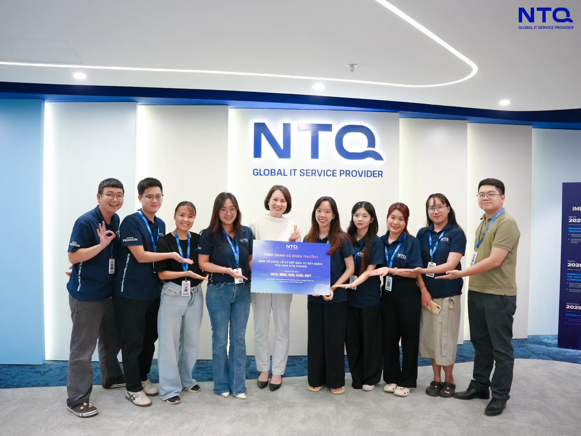 Khen thưởng BTC Lễ ký kết Đầu tư xây dựng tòa nhà NTQ Tower